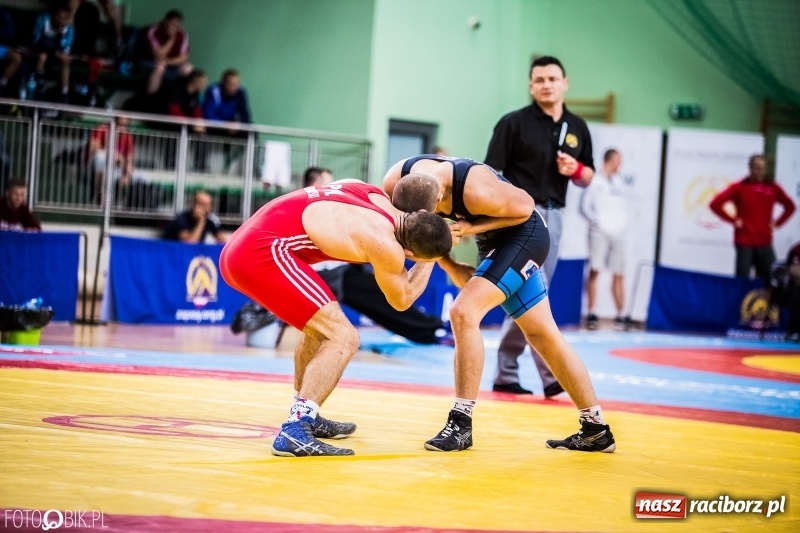 Zdjęcie w galerii na portalu naszraciborz.pl: Mistrzostwa Polski w zapasach w Arenie Rafako. Trzy medale dla Unii Racibórz wiadomości z regionu