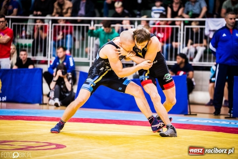 Zdjęcie w galerii na portalu naszraciborz.pl: Mistrzostwa Polski w zapasach w Arenie Rafako. Trzy medale dla Unii Racibórz wiadomości z regionu