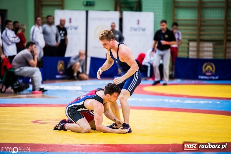 Zdjęcie w galerii na portalu naszraciborz.pl: Mistrzostwa Polski w zapasach w Arenie Rafako. Trzy medale dla Unii Racibórz wiadomości z regionu