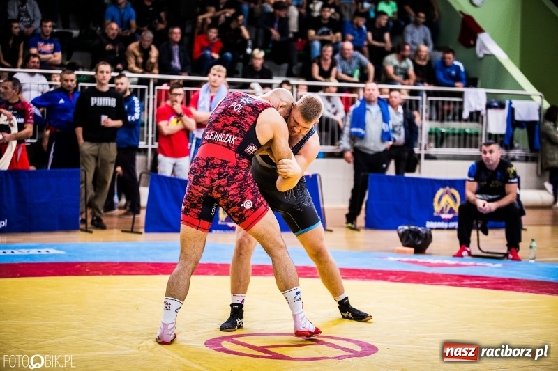 Zdjęcie w galerii na portalu naszraciborz.pl: Mistrzostwa Polski w zapasach w Arenie Rafako. Trzy medale dla Unii Racibórz wiadomości z regionu