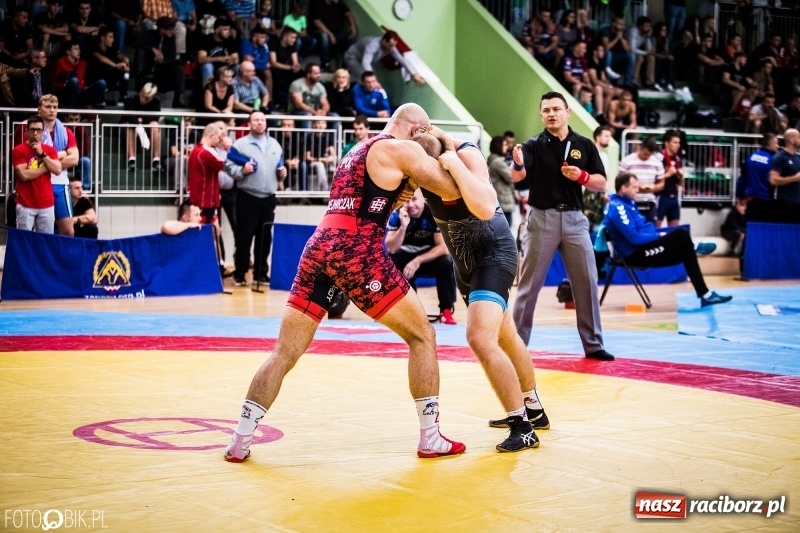 Zdjęcie w galerii na portalu naszraciborz.pl: Mistrzostwa Polski w zapasach w Arenie Rafako. Trzy medale dla Unii Racibórz wiadomości z regionu