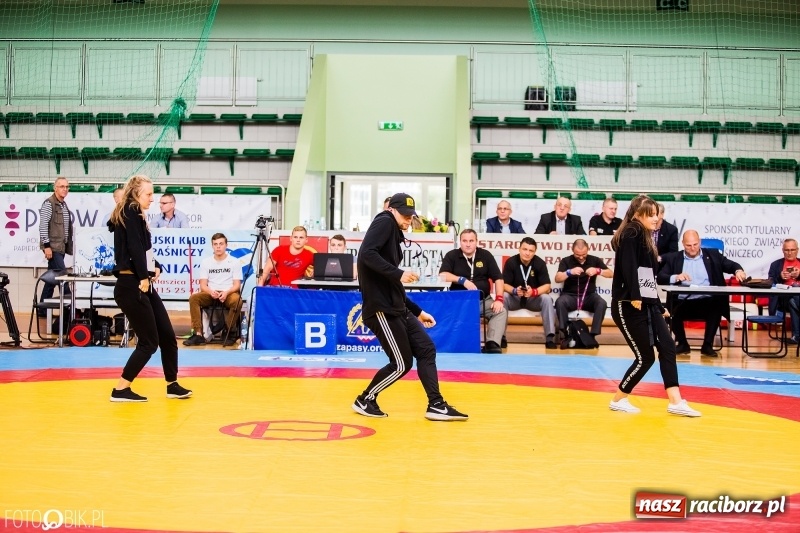 Zdjęcie w galerii na portalu naszraciborz.pl: SKAZA szykuje galę w RCK. Dziś zaprezentowała się w Arenie Rafako wiadomości z regionu