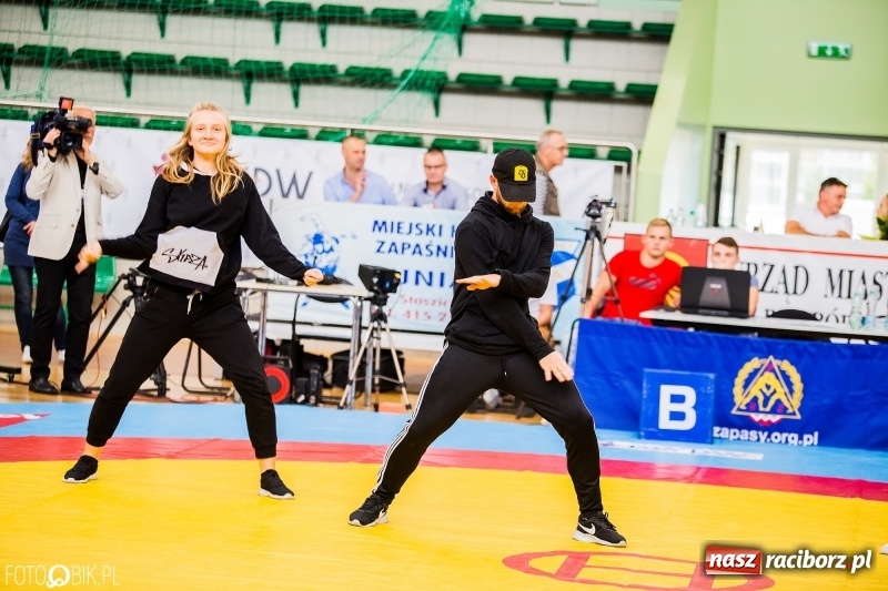Zdjęcie w galerii na portalu naszraciborz.pl: SKAZA szykuje galę w RCK. Dziś zaprezentowała się w Arenie Rafako wiadomości z regionu