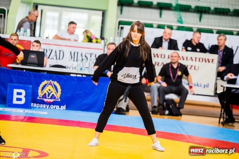 Zdjęcie w galerii na portalu naszraciborz.pl: SKAZA szykuje galę w RCK. Dziś zaprezentowała się w Arenie Rafako wiadomości z regionu