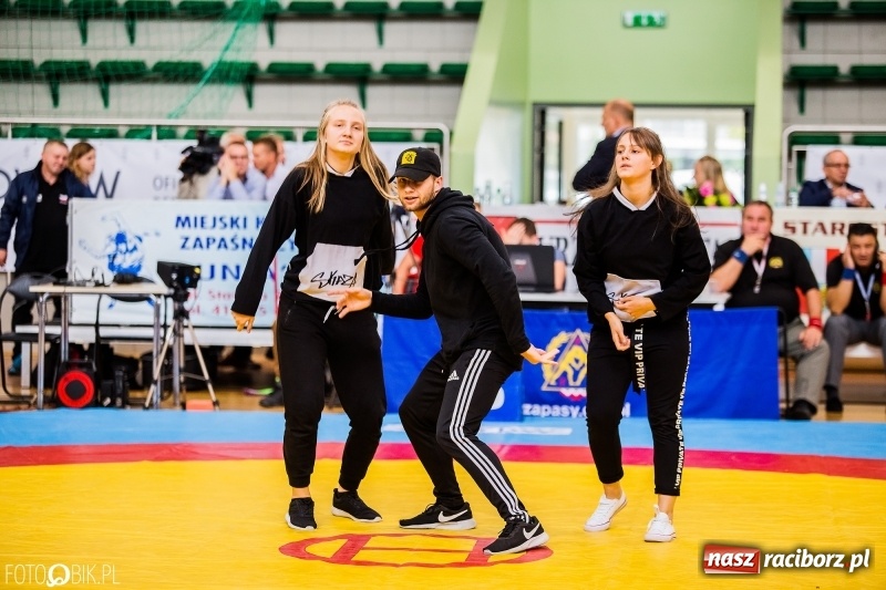 Zdjęcie w galerii na portalu naszraciborz.pl: SKAZA szykuje galę w RCK. Dziś zaprezentowała się w Arenie Rafako wiadomości z regionu
