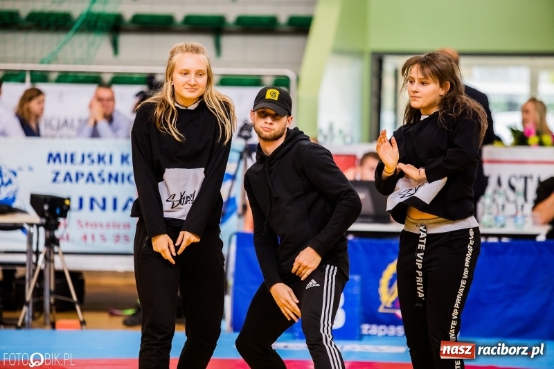 Zdjęcie w galerii na portalu naszraciborz.pl: SKAZA szykuje galę w RCK. Dziś zaprezentowała się w Arenie Rafako wiadomości z regionu