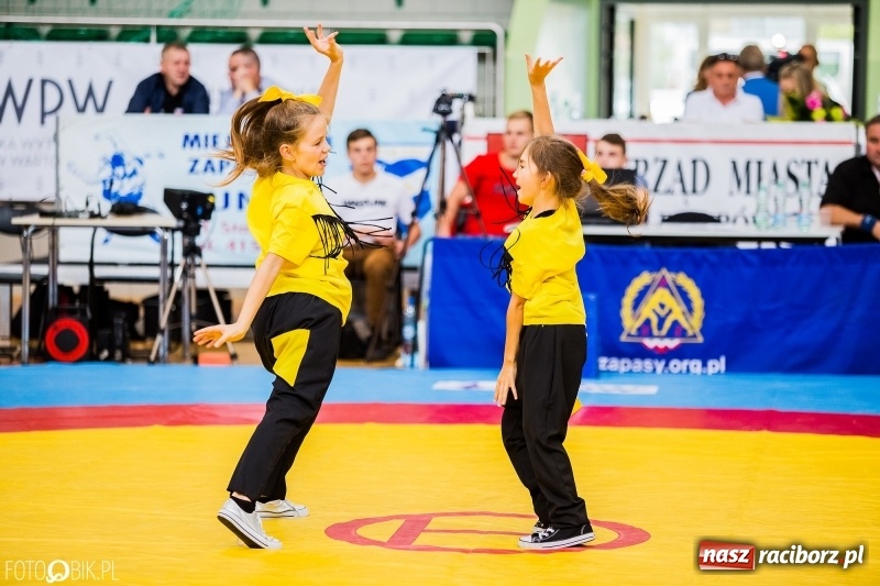 Zdjęcie w galerii na portalu naszraciborz.pl: SKAZA szykuje galę w RCK. Dziś zaprezentowała się w Arenie Rafako wiadomości z regionu