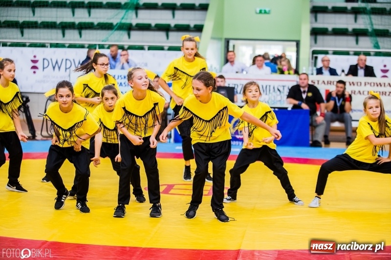 Zdjęcie w galerii na portalu naszraciborz.pl: SKAZA szykuje galę w RCK. Dziś zaprezentowała się w Arenie Rafako wiadomości z regionu