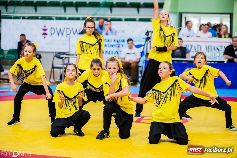 Zdjęcie w galerii na portalu naszraciborz.pl: SKAZA szykuje galę w RCK. Dziś zaprezentowała się w Arenie Rafako wiadomości z regionu