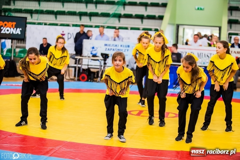 Zdjęcie w galerii na portalu naszraciborz.pl: SKAZA szykuje galę w RCK. Dziś zaprezentowała się w Arenie Rafako wiadomości z regionu