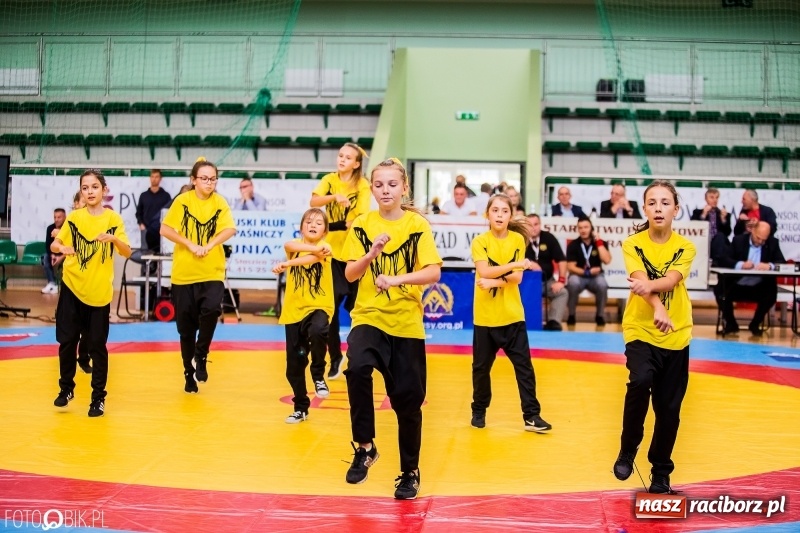Zdjęcie w galerii na portalu naszraciborz.pl: SKAZA szykuje galę w RCK. Dziś zaprezentowała się w Arenie Rafako wiadomości z regionu