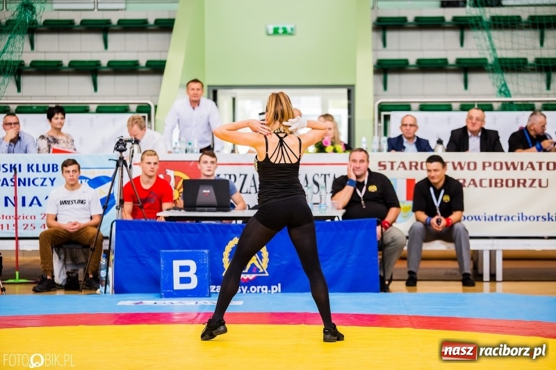 Zdjęcie w galerii na portalu naszraciborz.pl: SKAZA szykuje galę w RCK. Dziś zaprezentowała się w Arenie Rafako wiadomości z regionu