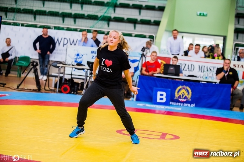 Zdjęcie w galerii na portalu naszraciborz.pl: SKAZA szykuje galę w RCK. Dziś zaprezentowała się w Arenie Rafako wiadomości z regionu