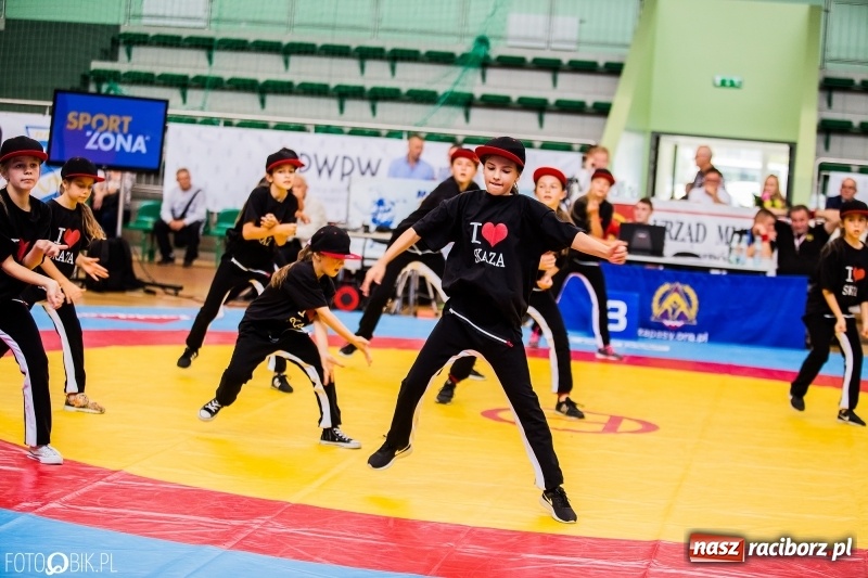 Zdjęcie w galerii na portalu naszraciborz.pl: SKAZA szykuje galę w RCK. Dziś zaprezentowała się w Arenie Rafako wiadomości z regionu