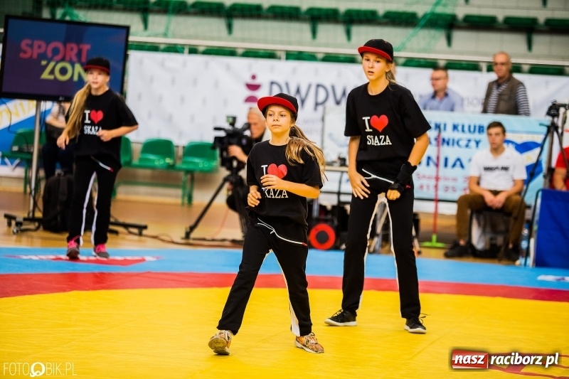 Zdjęcie w galerii na portalu naszraciborz.pl: SKAZA szykuje galę w RCK. Dziś zaprezentowała się w Arenie Rafako wiadomości z regionu
