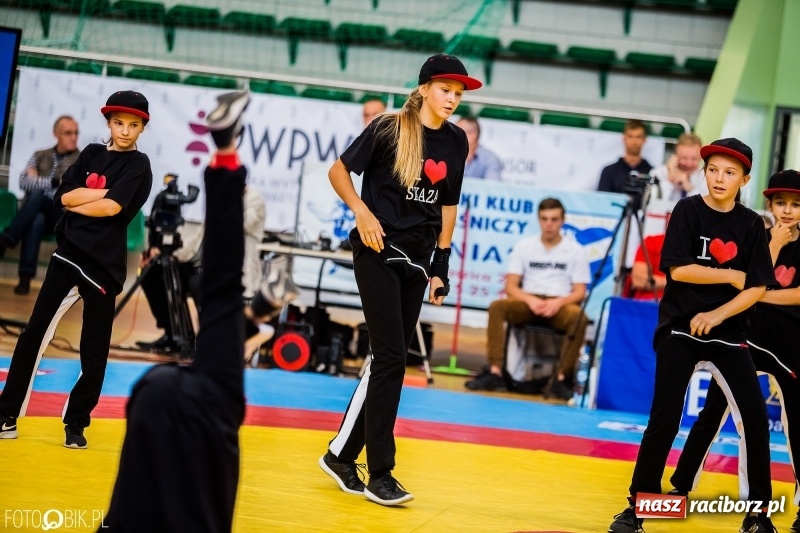 Zdjęcie w galerii na portalu naszraciborz.pl: SKAZA szykuje galę w RCK. Dziś zaprezentowała się w Arenie Rafako wiadomości z regionu