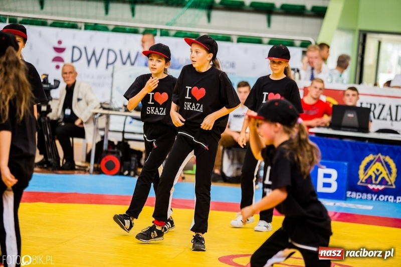 Zdjęcie w galerii na portalu naszraciborz.pl: SKAZA szykuje galę w RCK. Dziś zaprezentowała się w Arenie Rafako wiadomości z regionu