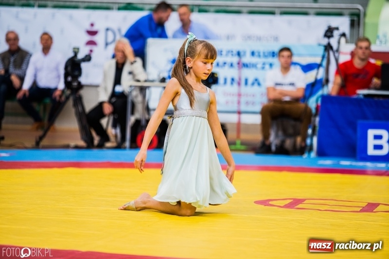 Zdjęcie w galerii na portalu naszraciborz.pl: SKAZA szykuje galę w RCK. Dziś zaprezentowała się w Arenie Rafako wiadomości z regionu