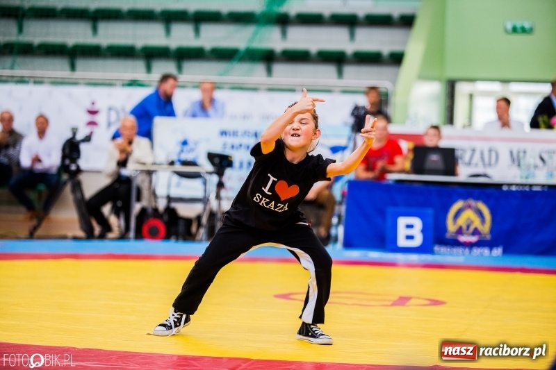 Zdjęcie w galerii na portalu naszraciborz.pl: SKAZA szykuje galę w RCK. Dziś zaprezentowała się w Arenie Rafako wiadomości z regionu