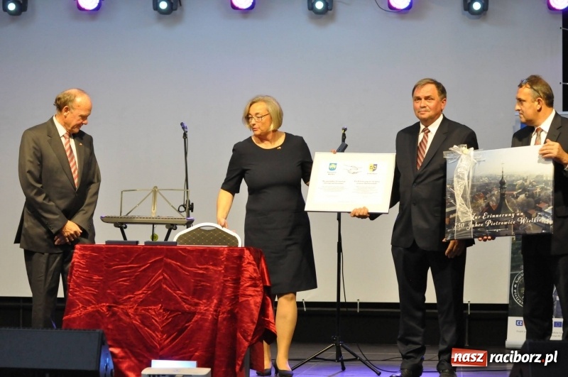 Zdjęcie w galerii na portalu naszraciborz.pl: 750. urodziny Pietrowic Wielkich. Uroczysta sesja radnych i spotkania z historią wiadomości z regionu