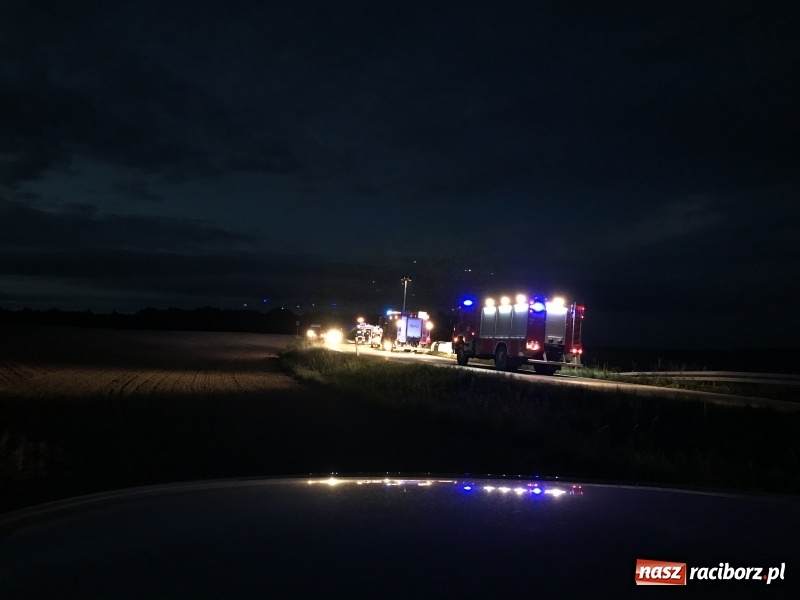 Zdjęcie w galerii na portalu naszraciborz.pl: Dachowanie na DK 45 za Szonowicami  wiadomości z regionu