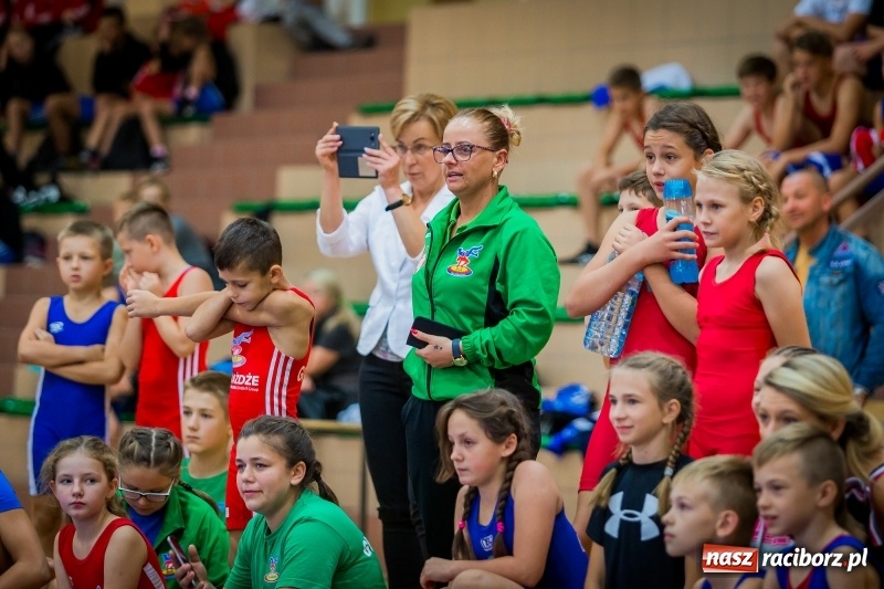 Zdjęcie w galerii na portalu naszraciborz.pl: Najmłodsi zapaśnicy i zapaśniczki rywalizowali na matach w Rudniku wiadomości z regionu