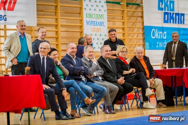 Zdjęcie w galerii na portalu naszraciborz.pl: Najmłodsi zapaśnicy i zapaśniczki rywalizowali na matach w Rudniku wiadomości z regionu