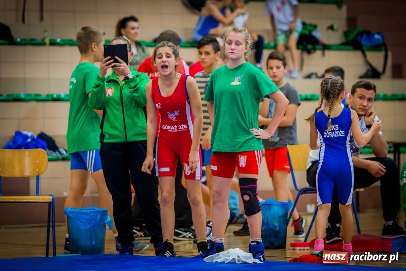 Zdjęcie w galerii na portalu naszraciborz.pl: Najmłodsi zapaśnicy i zapaśniczki rywalizowali na matach w Rudniku wiadomości z regionu