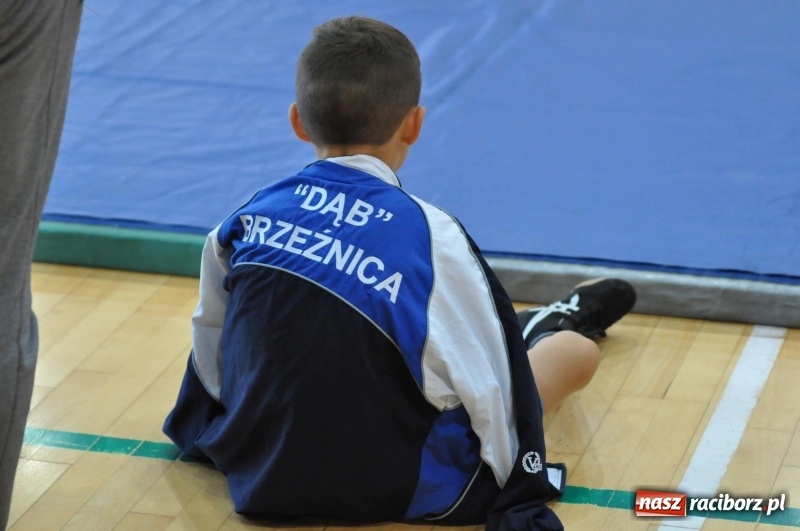 Zdjęcie w galerii na portalu naszraciborz.pl: Najmłodsi zapaśnicy i zapaśniczki rywalizowali na matach w Rudniku wiadomości z regionu
