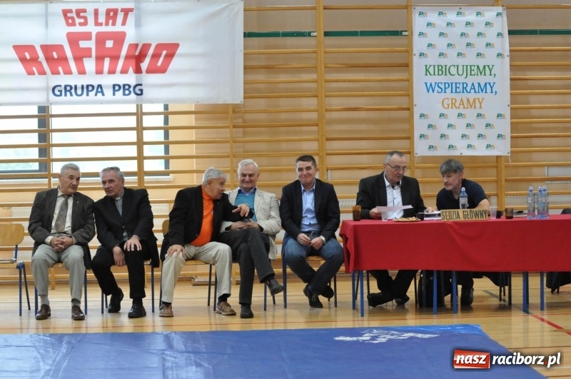 Zdjęcie w galerii na portalu naszraciborz.pl: Najmłodsi zapaśnicy i zapaśniczki rywalizowali na matach w Rudniku wiadomości z regionu