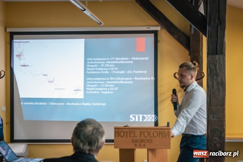 Zdjęcie w galerii na portalu naszraciborz.pl: Konferencja dotycząca rewitalizacji linii Racibórz-Głubczyce-Racławice Śląskie w hotelu Polonia wiadomości z regionu