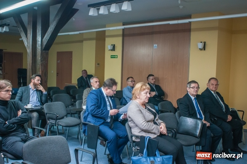 Zdjęcie w galerii na portalu naszraciborz.pl: Konferencja dotycząca rewitalizacji linii Racibórz-Głubczyce-Racławice Śląskie w hotelu Polonia wiadomości z regionu