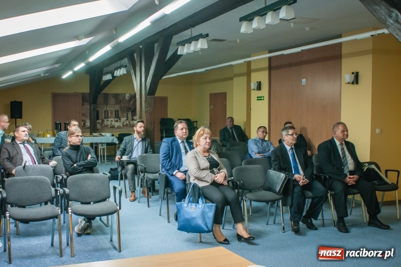 Zdjęcie w galerii na portalu naszraciborz.pl: Konferencja dotycząca rewitalizacji linii Racibórz-Głubczyce-Racławice Śląskie w hotelu Polonia wiadomości z regionu