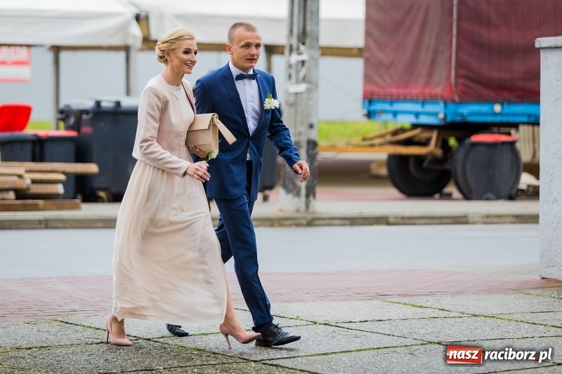 Zdjęcie w galerii na portalu naszraciborz.pl: Justyna Święty i Dawid Ersetic na ślubnym kobiercu. Zobacz, kto przyszedł na uroczystość  wiadomości z regionu