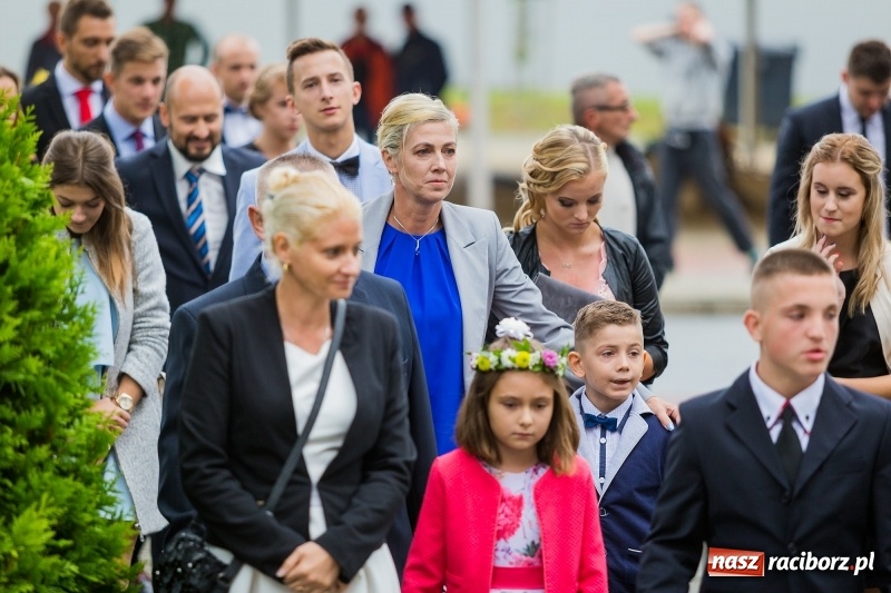 Zdjęcie w galerii na portalu naszraciborz.pl: Justyna Święty i Dawid Ersetic na ślubnym kobiercu. Zobacz, kto przyszedł na uroczystość  wiadomości z regionu