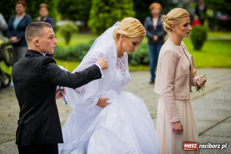 Zdjęcie w galerii na portalu naszraciborz.pl: Justyna Święty i Dawid Ersetic na ślubnym kobiercu. Zobacz, kto przyszedł na uroczystość  wiadomości z regionu