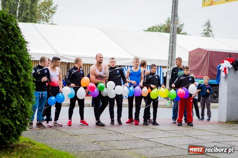 Zdjęcie w galerii na portalu naszraciborz.pl: Justyna Święty i Dawid Ersetic na ślubnym kobiercu. Zobacz, kto przyszedł na uroczystość  wiadomości z regionu