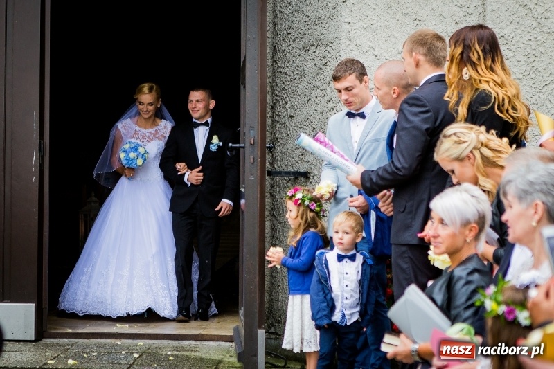 Zdjęcie w galerii na portalu naszraciborz.pl: Justyna Święty i Dawid Ersetic na ślubnym kobiercu. Zobacz, kto przyszedł na uroczystość  wiadomości z regionu