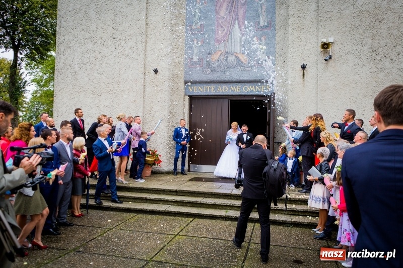 Zdjęcie w galerii na portalu naszraciborz.pl: Justyna Święty i Dawid Ersetic na ślubnym kobiercu. Zobacz, kto przyszedł na uroczystość  wiadomości z regionu