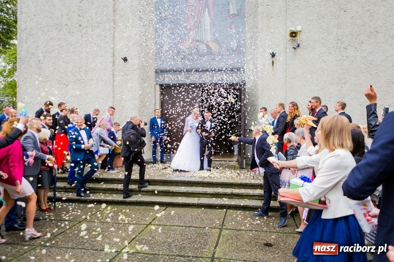 Zdjęcie w galerii na portalu naszraciborz.pl: Justyna Święty i Dawid Ersetic na ślubnym kobiercu. Zobacz, kto przyszedł na uroczystość  wiadomości z regionu