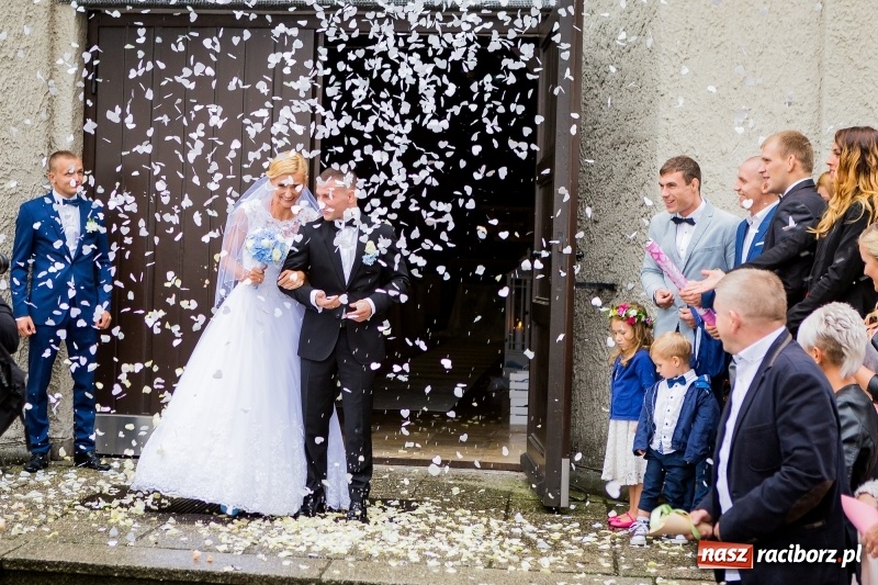 Zdjęcie w galerii na portalu naszraciborz.pl: Justyna Święty i Dawid Ersetic na ślubnym kobiercu. Zobacz, kto przyszedł na uroczystość  wiadomości z regionu