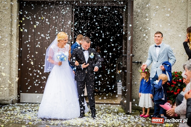 Zdjęcie w galerii na portalu naszraciborz.pl: Justyna Święty i Dawid Ersetic na ślubnym kobiercu. Zobacz, kto przyszedł na uroczystość  wiadomości z regionu