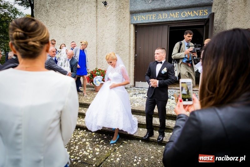 Zdjęcie w galerii na portalu naszraciborz.pl: Justyna Święty i Dawid Ersetic na ślubnym kobiercu. Zobacz, kto przyszedł na uroczystość  wiadomości z regionu