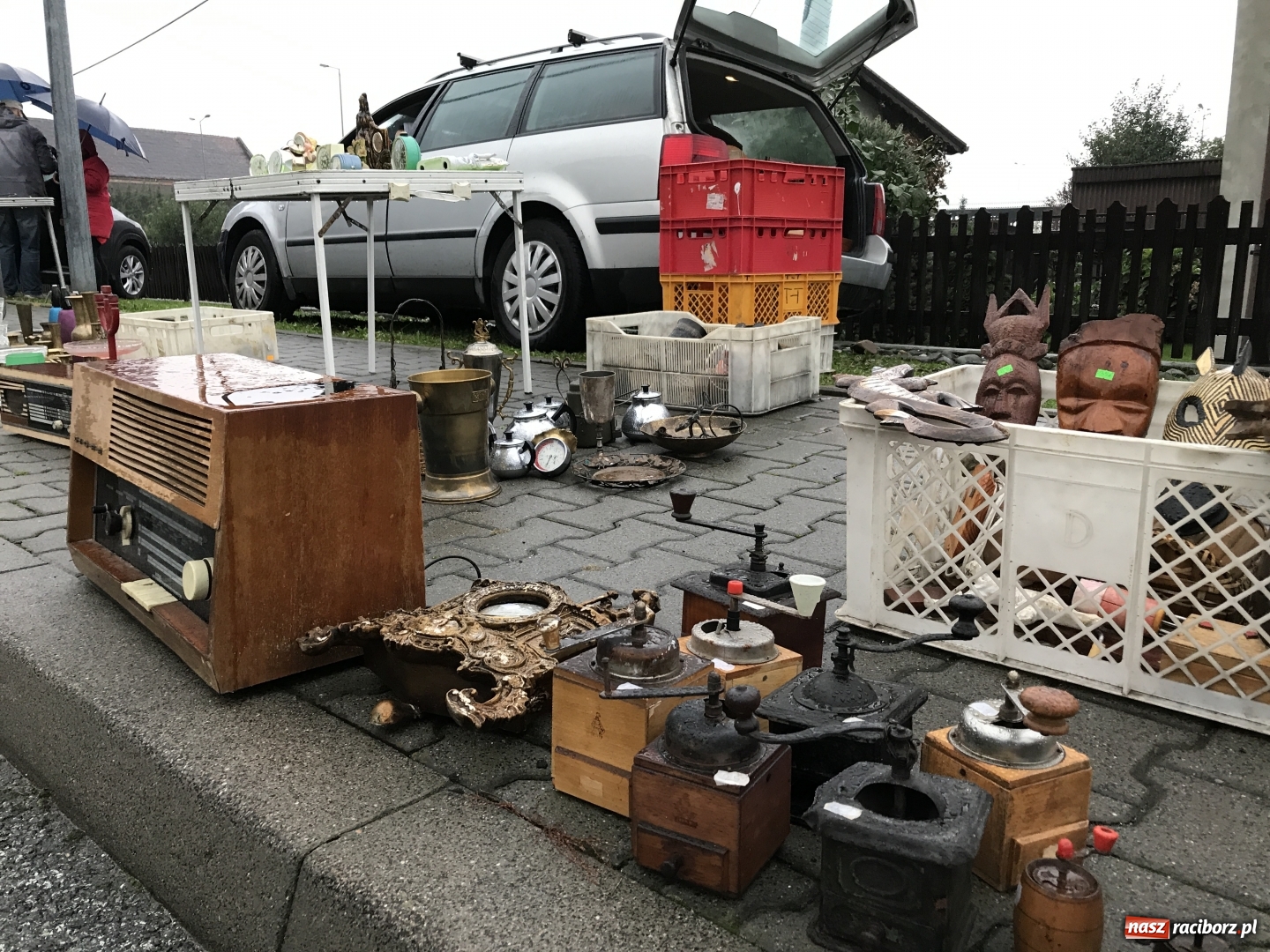 Zdjęcie w galerii na portalu naszraciborz.pl: Jarmark w Chałupkach ruszył, ale deszcz zrobił swoje. Słaba frekwencja wiadomości z regionu