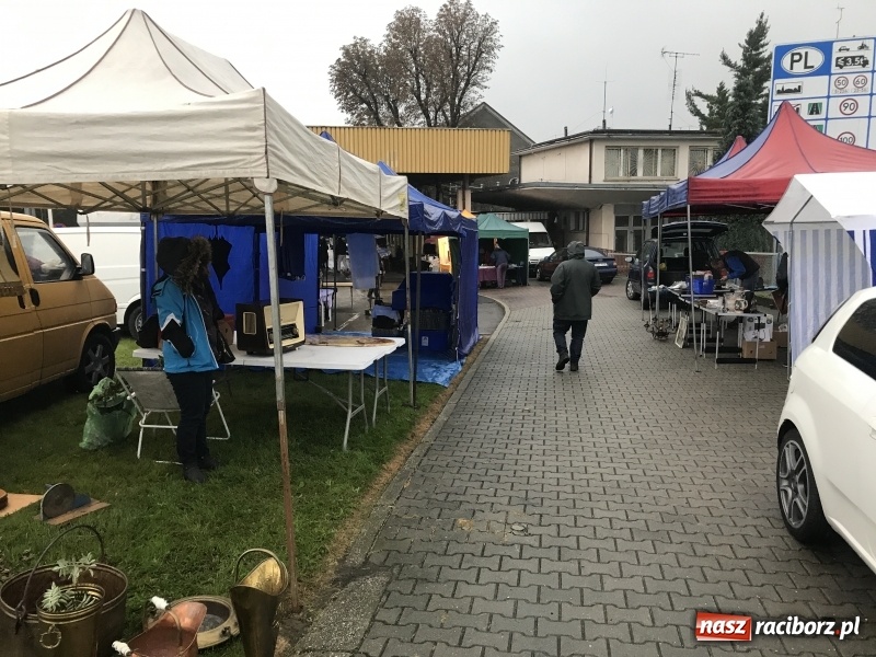 Zdjęcie w galerii na portalu naszraciborz.pl: Jarmark w Chałupkach ruszył, ale deszcz zrobił swoje. Słaba frekwencja wiadomości z regionu