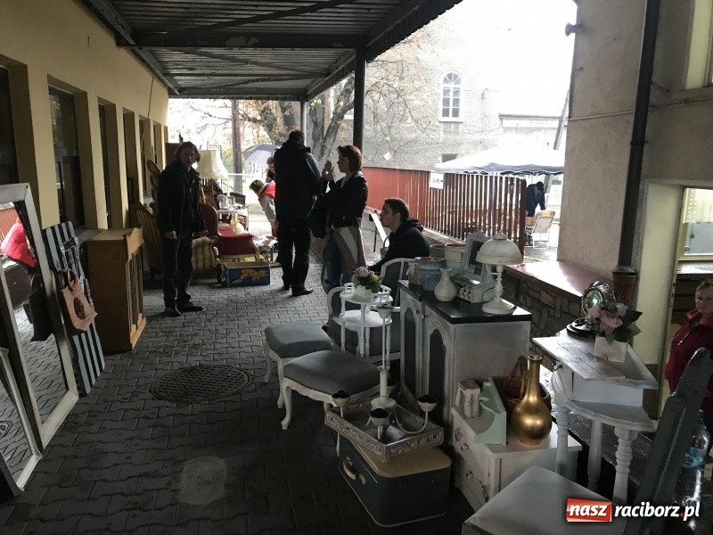 Zdjęcie w galerii na portalu naszraciborz.pl: Jarmark w Chałupkach ruszył, ale deszcz zrobił swoje. Słaba frekwencja wiadomości z regionu