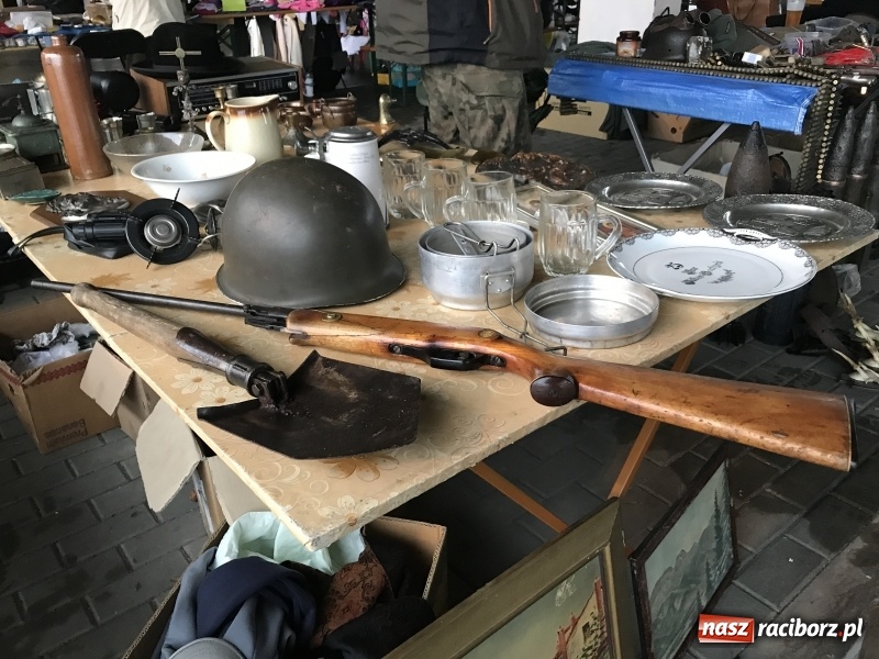 Zdjęcie w galerii na portalu naszraciborz.pl: Jarmark w Chałupkach ruszył, ale deszcz zrobił swoje. Słaba frekwencja wiadomości z regionu