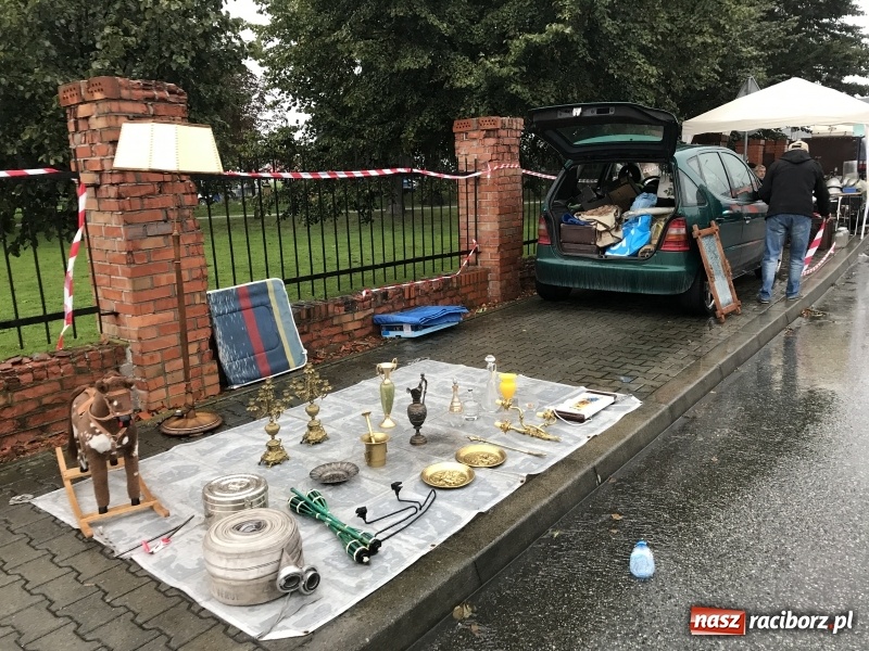 Zdjęcie w galerii na portalu naszraciborz.pl: Jarmark w Chałupkach ruszył, ale deszcz zrobił swoje. Słaba frekwencja wiadomości z regionu