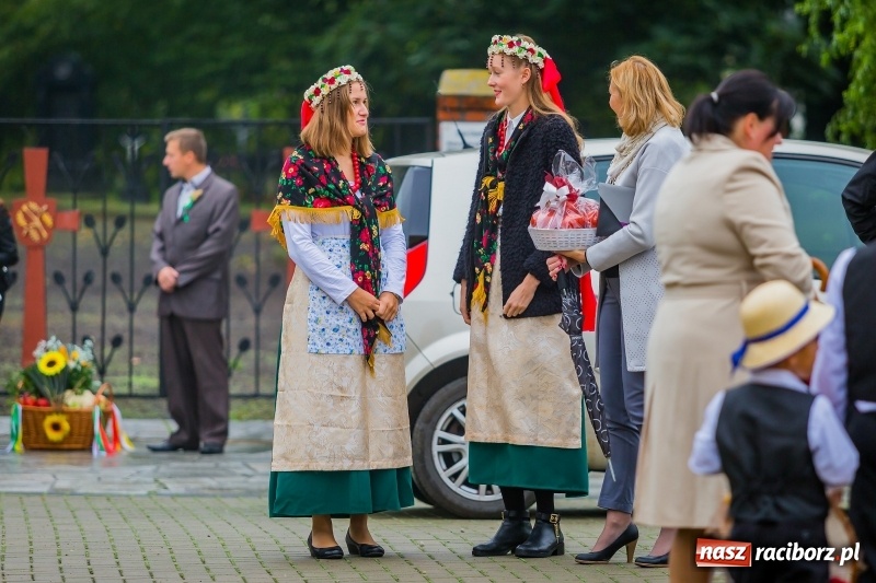 Zdjęcie w galerii na portalu naszraciborz.pl: Dożynki w Łubowicach - bez maszyn, ale z orkiestrą i na kolorowo   wiadomości z regionu