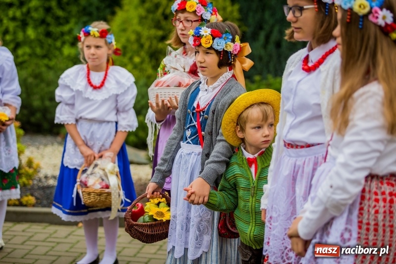 Zdjęcie w galerii na portalu naszraciborz.pl: Dożynki w Łubowicach - bez maszyn, ale z orkiestrą i na kolorowo   wiadomości z regionu